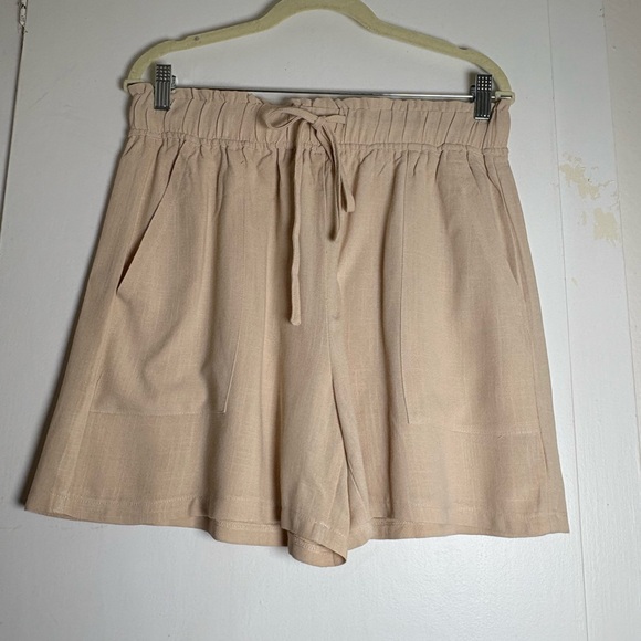 Hody Lovy Pants - NWT Women's Tan Shorts Size L - 5” Inseam